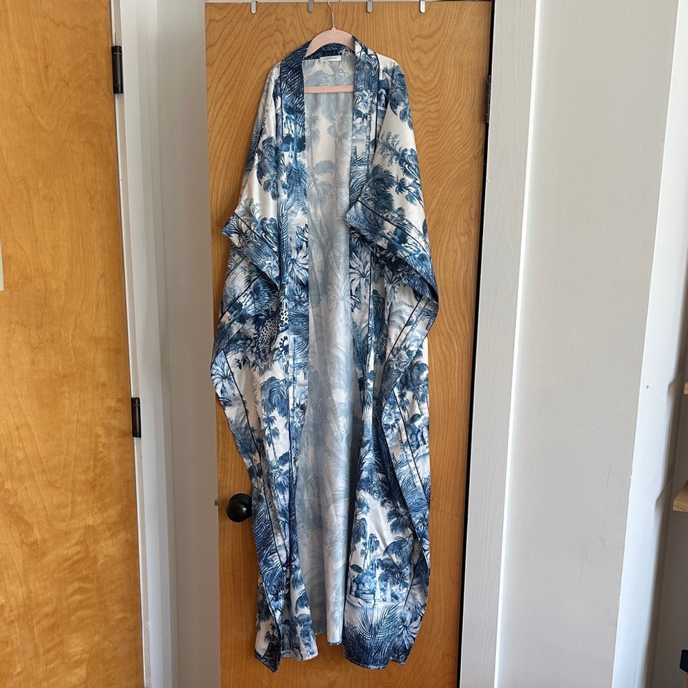 Stylish Blue and White Women's kimono